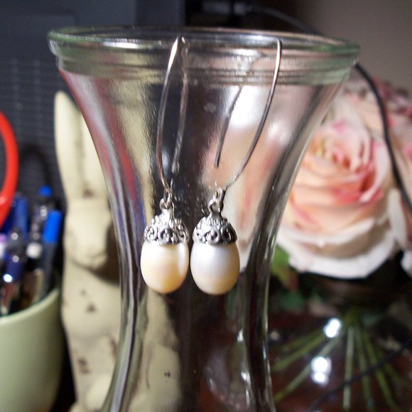 Pearl Dangle Earrings - Picture 4 of 7